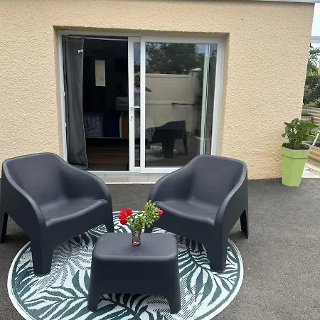 Apartment Piscine Puy-Guillaume